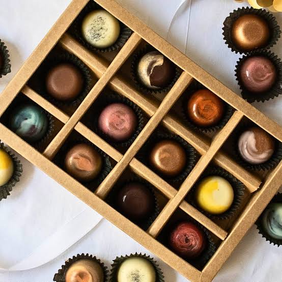 Bonbon Box — 12 pieces