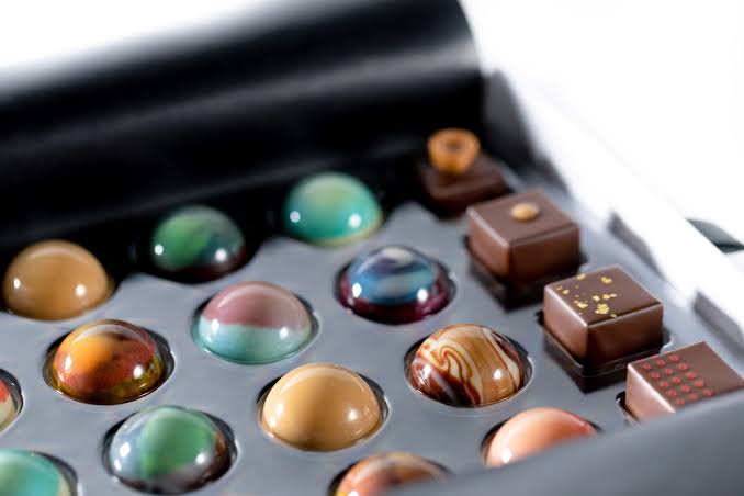 Bonbon Box — 24 pieces